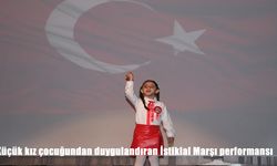 Küçük kız çocuğundan duygulandıran İstiklal Marşı performansı