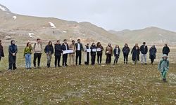 Bitlis’te Üniversite Öğrencileri Çiğdemler Arasında Doğa Yürüyüşüne Katıldı