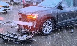 Erzurum’da Yağış Kazayı Getirdi: İki Araç Çarpıştı
