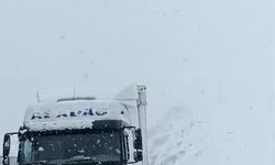 Erzurum’da Kar Ulaşımı Aksattı: Araçlar Saatlerce Yolda Kaldı