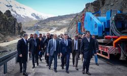 Hakkâri-Van Yolunda Heyelan Bölgesinde İnceleme