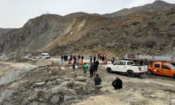 Van–Hakkari Yolunda Heyelan Riski Devam Ediyor: Ulaşım Kontrollü Sağlanıyor