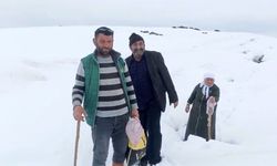 Ağrı Diyadin’de Nisan Karı Köy Yollarını Kapattı