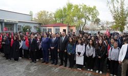 Iğdır’da Haftanın İlk Eğitim Gününde Protokol Öğrencilerle Bir Araya Geldi