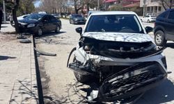 İki Araç Çarpıştı: 3’ü Çocuk 6 Kişi Yaralandı