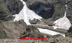 Hakkari’de çığ görüntüsü film sahnelerini andırdı