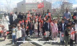 Eleşkirt’te minikler 23 Nisan’ı aileleriyle kutladı