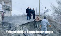 Hakkari’de belediye ekipleri hasarlı yolları onarmak için sahada