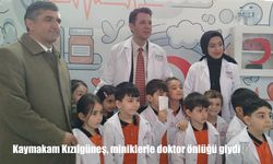 Kaymakam Kızılgüneş, miniklerle doktor önlüğü giydi
