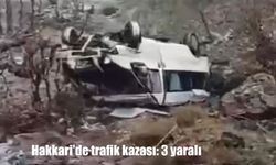 Hakkari'de minibüs şarampole yuvarlandı: 3 yaralı