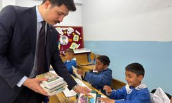 Digor Kaymakamı Kahraman Derinöz köyü okulunu ziyaret etti