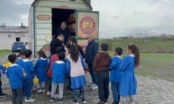 Oyuncak karavanı Kars'ta minik yürekleri ısıttı