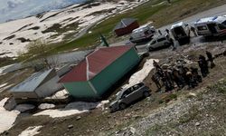 Hakkari Durankaya Yolunda Trafik Kazası: Araç Şarampole Yuvarlandı