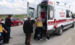 Minibüs ile hafif ticari araç çarpıştı: 8 yaralı
