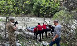 Pülümür Çayı’nda Mahsur Kalan Vatandaş Jandarma Ekiplerince Kurtarıldı