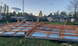 Kars’ta şiddetli rüzgar çatıları uçurdu, güneş panelleri savruldu