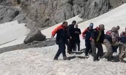 Tunceli Ovacık’ta şelalede mahsur kalan vatandaş 5 saatlik çalışmayla kurtarıldı