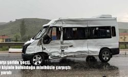 Tır ile işçileri taşıyan minibüs çarpıştı: 11 yaralı