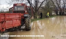 Erzincan’da sağanak yağış su baskınlarına neden oldu