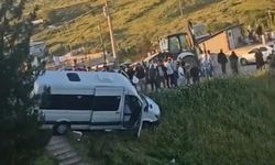 Freni patlayan minibüs şarampole yuvarlanmaktan son anda kurtuldu
