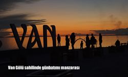 Van Gölü’nde gün batımı büyüledi