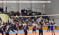 Adilcevaz’da kurumlar arası turnuvanın şampiyonu jandarma oldu