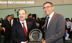 İş insanı Hasan Oğuz’a Oltu Kaymakamı Çelik'ten anlamlı plaket
