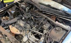 Siirt’te park halindeki otomobil alev aldı