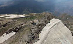 Mereto Dağı’nda yaz ortasında kartopu keyfi