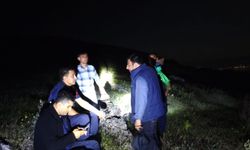 Dağlık alanda mahsur kalan baba ve oğlu kurtarıldı