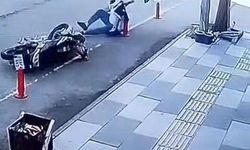 Elazığ’da motosiklet kazası kamerada