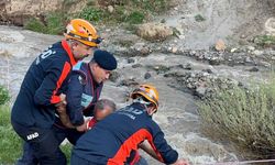 Erzurum’da dere kenarında mantar toplayan çift mahsur kaldı: ekipler kurtardı