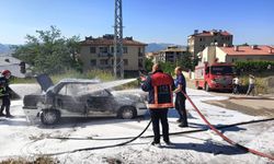 Elazığ'da yanan araç küle döndü