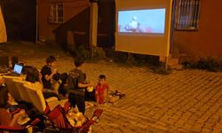Hakkari’de dev ekranda sinema keyfi