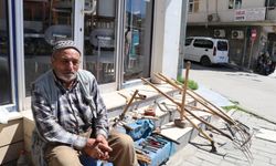 Kaldırımda satışa çıkardığı tarım aletlerini hayırsever iş insanı satın aldı