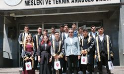 Kars’ta Veteriner Sağlık Teknisyenleri Mezuniyet Sevinci