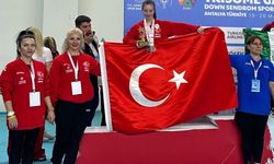 Başarılı sporcu Sümeyye Uruk, İl Milli Eğitim Müdürü Ekici'yi ziyaret etti