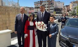 Bakan Yardımcısı Ali Çelik Hakkari’de vatandaşlarla buluştu