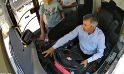 Cüzdanını kaybeden LGS öğrencisinin imdadına MOTAŞ personelinin yetiştiği anlar kamerada