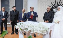 Vali Aydoğdu, genç çiftin nikah şahitliğini yaptı