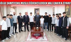 Muşlu genç futsalcılardan Türkiye finalleri öncesi Vali Çakır’a ziyaret