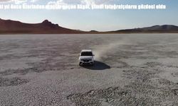 İki yıl önce üzerinden araçlar geçen Akgöl, şimdi fotoğrafçıların gözdesi oldu