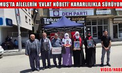 Muş'ta aileler çocuklarına kavuşmak için DEM Parti önünde eylemde