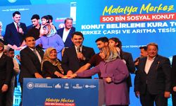 Bakan Kurum: "Deprem bölgesinde son vatandaş evine kavuşana kadar ayrılmayacağız"