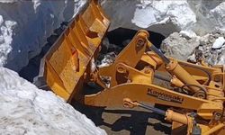 Bingöl'de temmuz ayında karla mücadele sürüyor