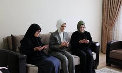 Bakan Göktaş, Erzincan'da şehit annesini ziyaret etti