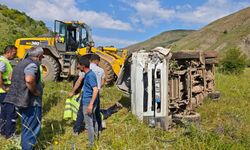 Bingöl'de su tankeri devrildi: 2 kişi yaralandı