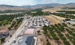Malatya'da kayısı hasadı sürerken işçilere modern konaklama