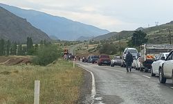 Oltu'da sağanak yağış sele neden oldu