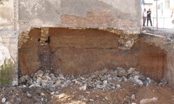 Temelindeki göçük sonrası apartman mühürlendi